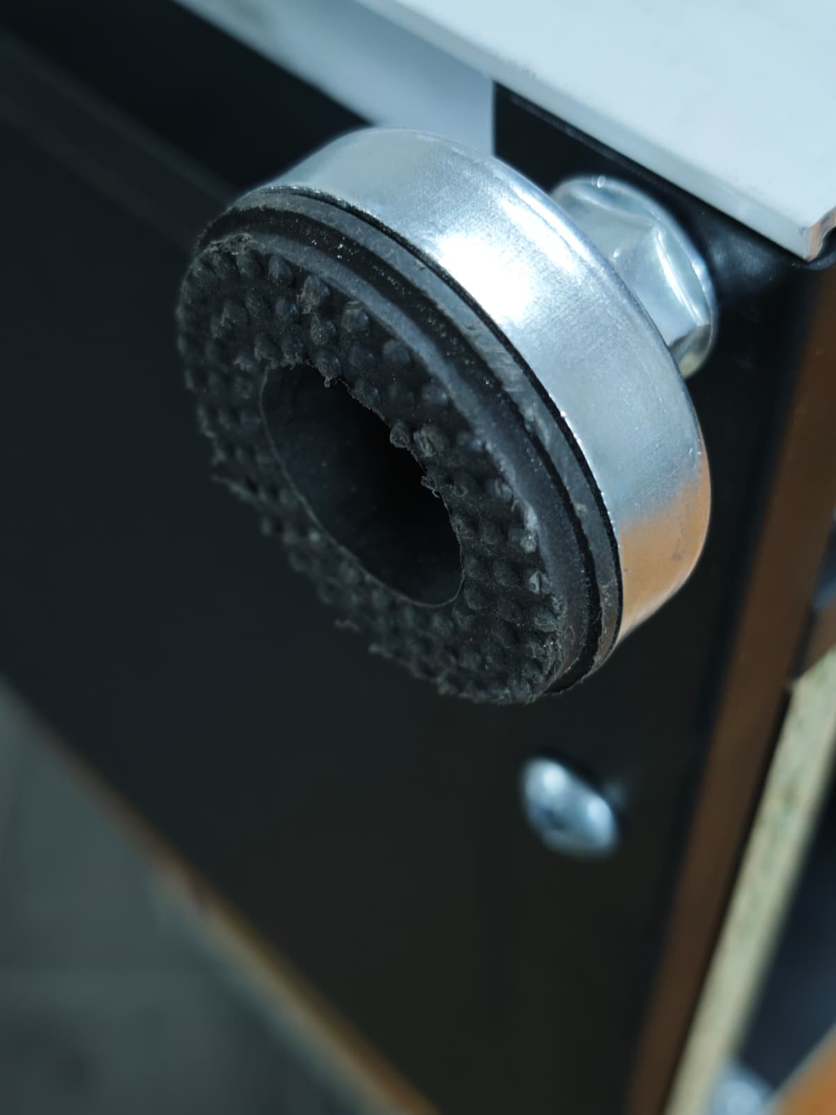 Close-up of an adjustable rubber foot mounted beneath the Vulcano base