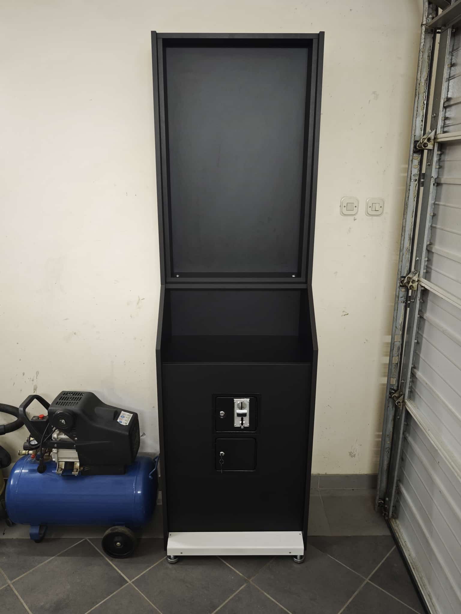 Front view of the assembled Vulcano base and dartboard sections in the garage