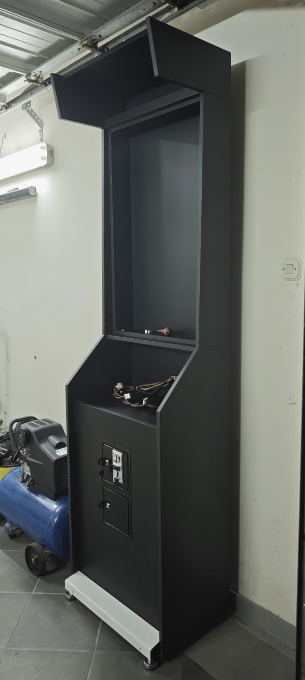 Glued Vulcano base cabinet door assembly